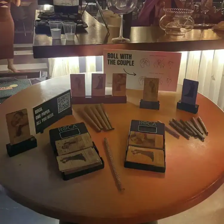 ROCA Rolling Paper with full-coverage color branding - Image 3
